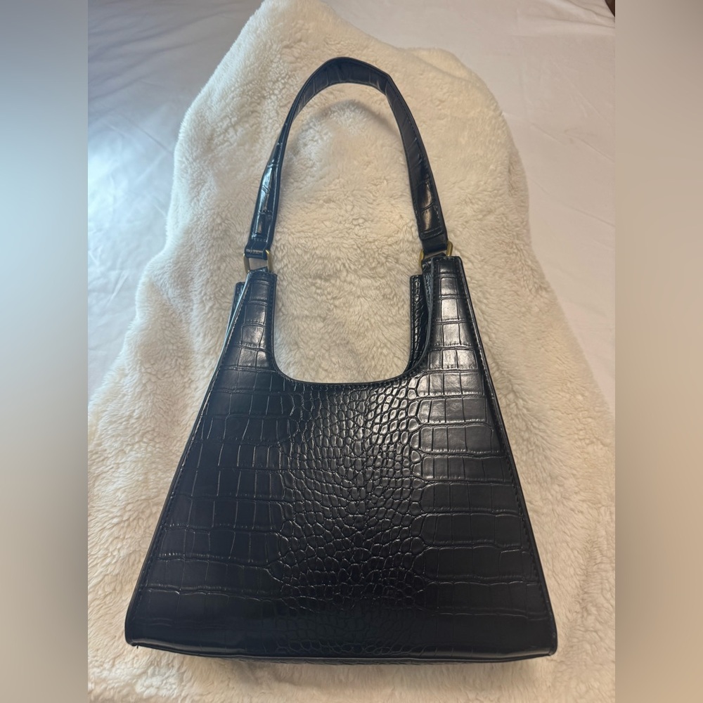Black Croc-Embossed Shoulder Bag - Sleek Everyday Style